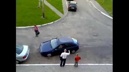 Как паркират жените?