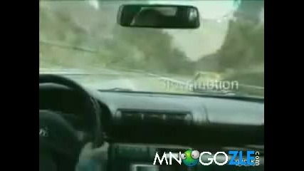 Лудак Овладява Колата Си При 150 Km/h