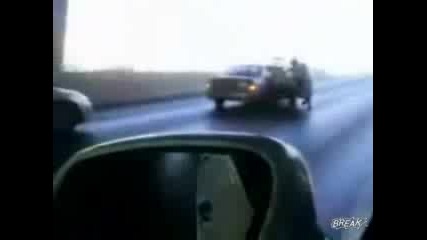 Кола Дърпа Луди Араби само по Чехли Върху Асфалта тея наистина не са добре психически?!!