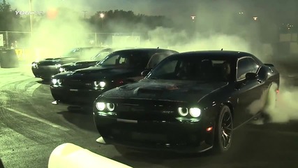 Истинско шоу с няколко Challenger Srt 707 hp !