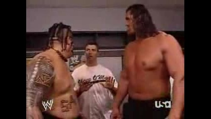 Wwe Umaga and The Great Khali се карат :d :d :d