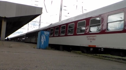 44 002 заминава от ценрална гара София