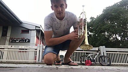 Тромпет на улицата ( музикант )