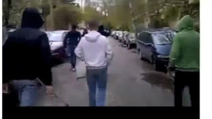 Холигани нападат момче в София !!!
