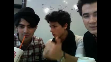 Jonas Brothers' Live Chat (2_21_09) - Part 11