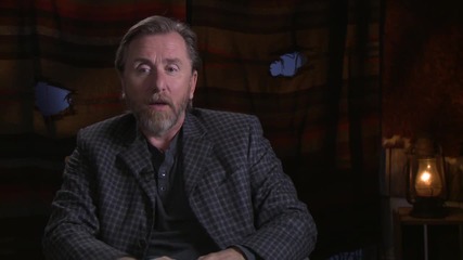 Звездата Тим Рот дава интервю на площадката на филма си Омразната Осморка (2015)