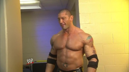 Wwe фен нахлува зад сцената