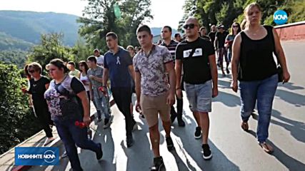 Жителите на Своге отново протестират