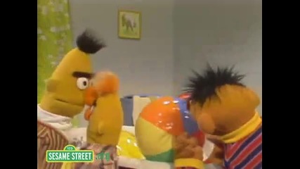 Улица Сезам / Sesame Street Bert And Ernie Water Sports 