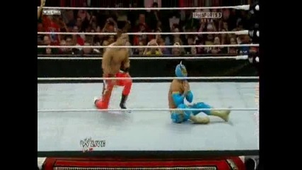 Син Кара срещу Примо от Wwe