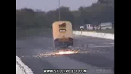 Avtobus Na Zadni Gumi