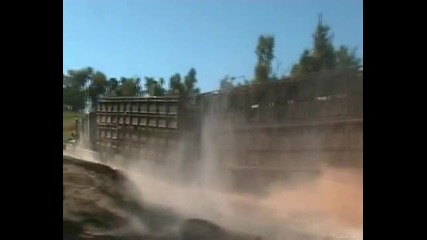 С мръсна газ през реката !!!