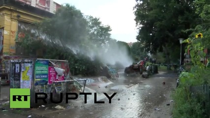 Germany: Police blast Antifa with water cannon as clashes erupt in Hamburg