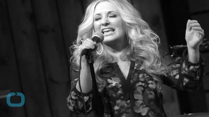 Lee Ann Womack Performs With the Fairfield Four