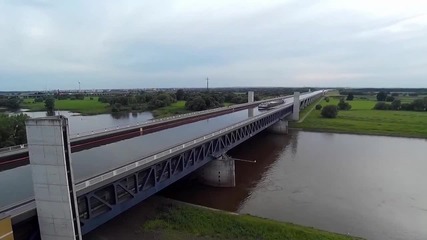 Най-дългият воден мост на Земята