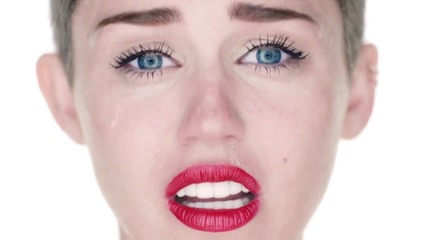 Miley Cyrus - Wrecking Ball (director's Cut) Hd Esubs (1080p)