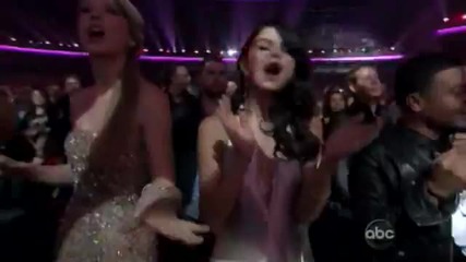 Селена и Тейлър танцуват на American Music Awards 2011
