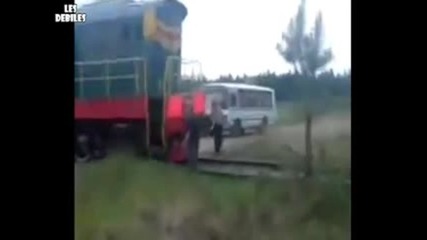 Луди руснаци бутат влак