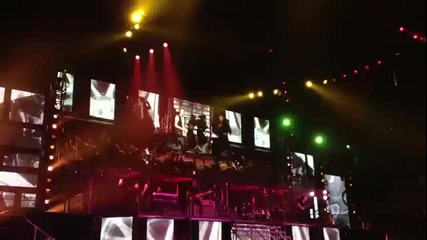 Justin Bieber - out of town girl (live)