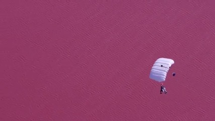 Летене над розовото езеро в Австралия !
