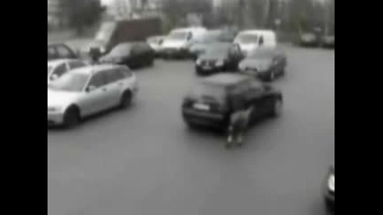 Неочакван Стриптиз На Паркинга !!! Смях !!! 