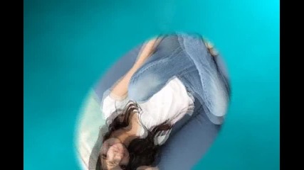 S E L E N A G O M E Z 