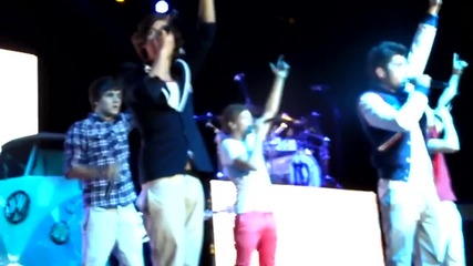 One Direction - Stand Up в Southend 19/12/11 на Up All Night Tour