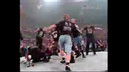 Stone Cold Steve Austin се завръшта и помага на Wwf 