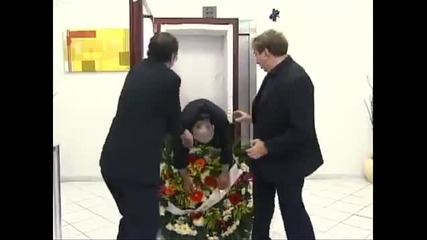 Най-страшното - ковчег в асансьор