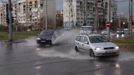 Силен дъжд валя в София