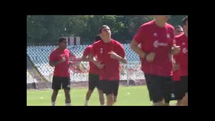 Мощна подкрепа от „червените” фенове на първата тренировка (2)