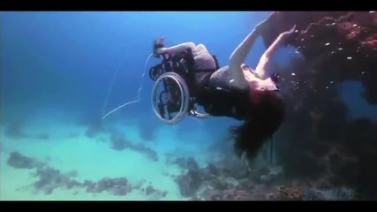 Плуване с инвалидна количка