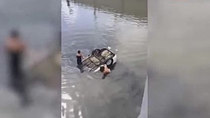 Трезва рускиня цопна с кола в река