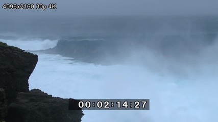 Огромни вълни причинени от тайфун