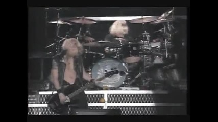 Guns N' Roses - Bass Solo by Duff Mckagan (токио 1992 )