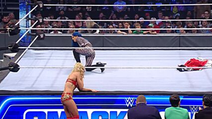 Charlotte Flair and Sasha Banks brawl during Women’s Title exchange: SmackDown, Oct. 22, 2021