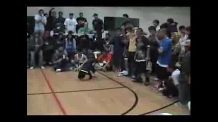 6 - годишно хлапе играе Breakdance 