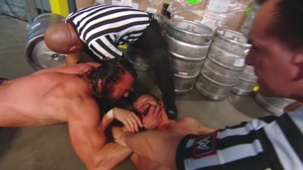 Drew McIntyre ambushes Finn Bálor: Raw, Dec. 3, 2018