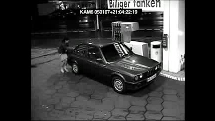 Момиче В Опит Да Зареди
