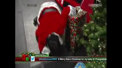 Bad Santa vs Good Santa ( Damien Sandow vs Mark Henry " Битка за Коледа " ) - Wwe Raw 23/12/13