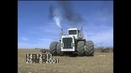Най големия трактор на вселената!!! заснет е на полето край Колорадо!! тежи 96 тона висок е 5,  2м