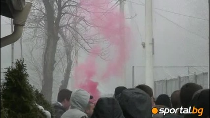 Фенове подкрепиха армейците на първата тренировка / 10 януари 2011 / 
