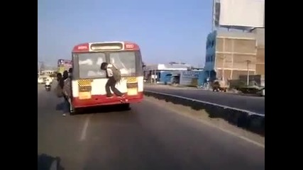 Индиският Спайдермен се вкарва във филма
