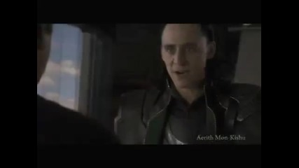 Култовите герои Черната Вдовица и Локи от филма Отмъстителите (2012)