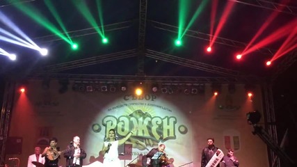 Рожен 2015 - Ивана пее химна на България + празнична заря