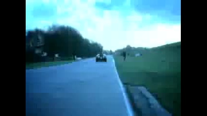 Cristiano Ronaldo Побеждава Bugatti 