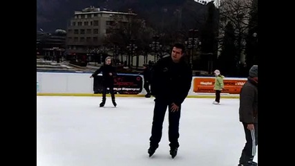 Аз в Благоевград на ледената пързалка
