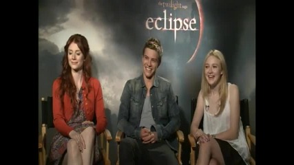 Dread Central Press Junket Interview with The Vampires - Dakota likes being mean to Kristen 