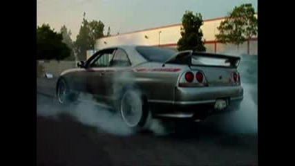 Skyline R33 Gt R burnout
