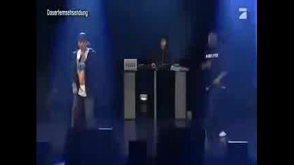 Eminem - We Made You (на Живо 2009)